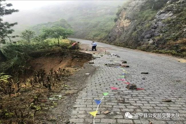 富宁越野车